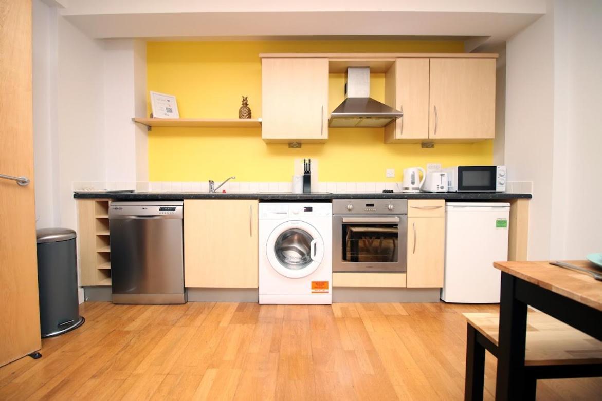 Апартаменты Bright 1bedroom Apartment, Location With Balcony Бристоль